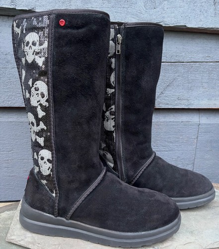 Ugg skull crossbones - &,